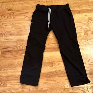 FiGs Kade Cargo Scrub pants size 10.  In good shape.